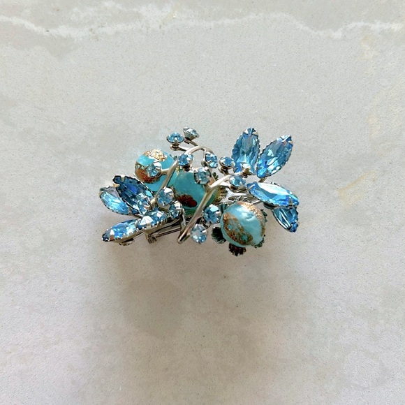 Vintage 1950s Rhinestone Berries and Stem Swedge Brooch